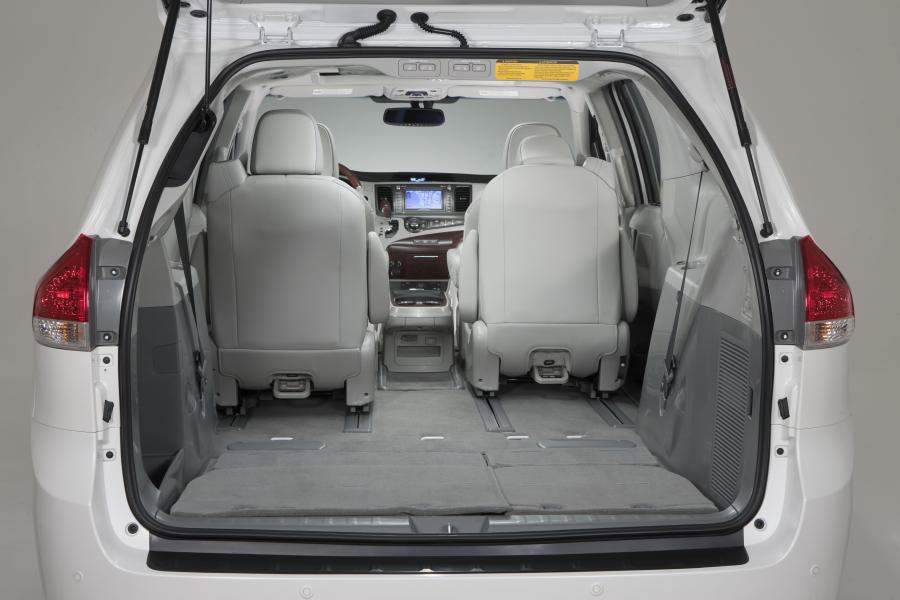  Toyota Sienna SE 2010 года  (фото 4 из 50)